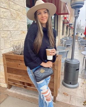 Image post by @sabrinanoellee on Instagram