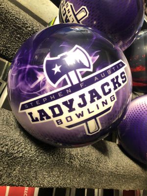 Image post by @SFA_Bowling on Twitter