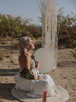 Image post by @thismodernlovephoto on Instagram