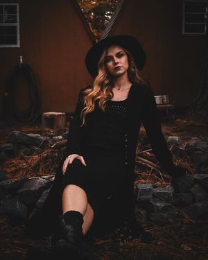Image post by @throughcollinseyes on Instagram