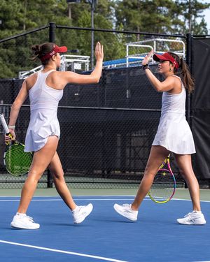Image post by @elonwtennis on Instagram