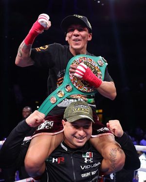 Image post by @daznboxing on Instagram