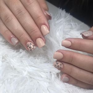 Image post by @nestanails on Instagram