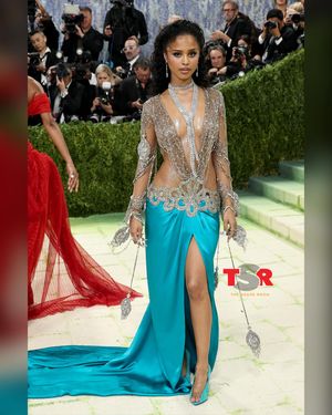 Image post by @theshaderoom on Instagram
