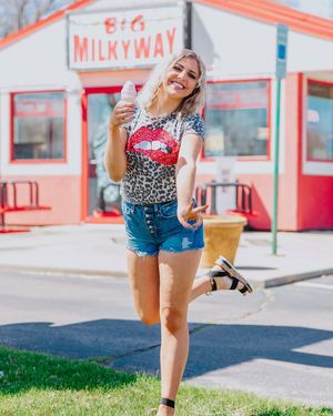 Image post by @shopfillyflair on Instagram