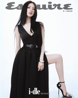 Image post by @esquire.korea on Instagram