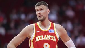 Image post by @HawksLead on Twitter