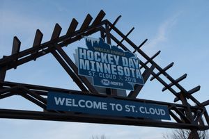 Image post by @HockeyDayMN on Twitter