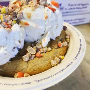 Image post by @insomniacookies on Instagram