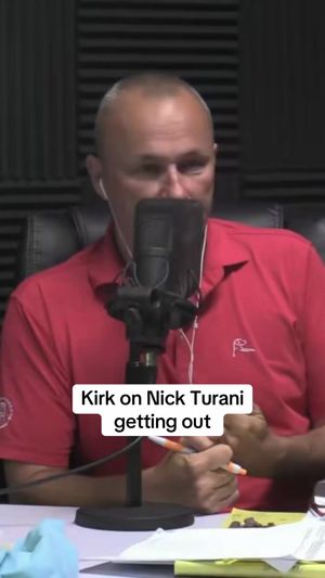 Video post by @vivalastool on TikTok