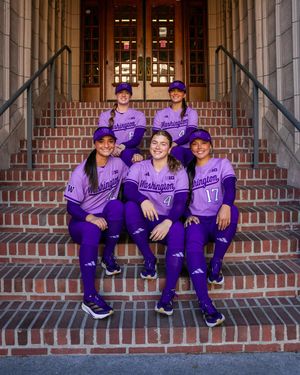 Image post by @uwsoftball on Instagram