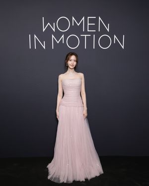 Image post by @ellehongkong on Instagram