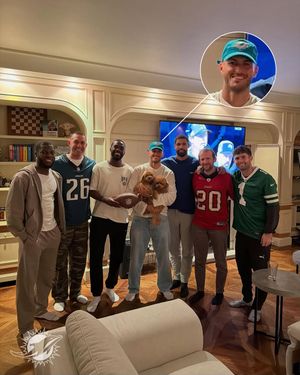 Image post by @losdolphins on Instagram