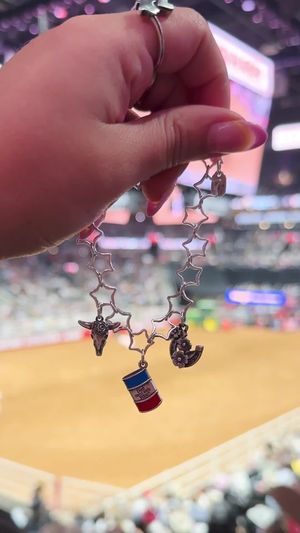 Video post by @jamesavery on Instagram