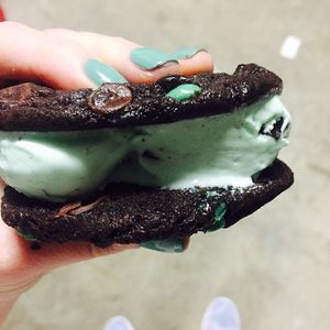Image post by @insomniacookies on Instagram