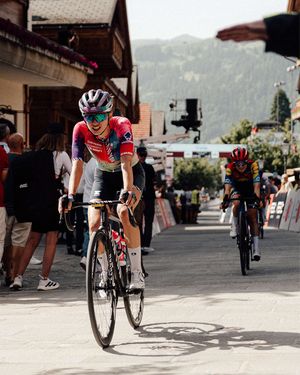 Image post by @wmncycling on Instagram