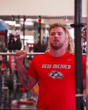 Image post by @unmlobofb on Instagram