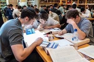 Image post by @aish_efg_men on Instagram