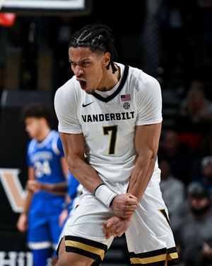 Image post by @carlymacklerphoto on Instagram