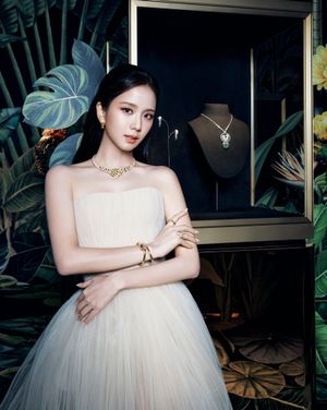 Image post by @esquire.korea on Instagram