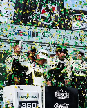 Image post by @iowaspeedway on Twitter