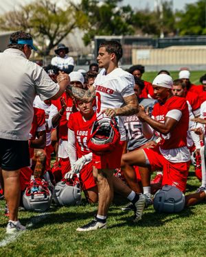 Image post by @unmlobofb on Instagram