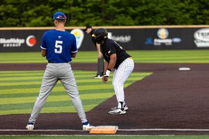 Image post by @AppBaseball on Twitter