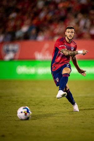 Image post by @PaulArriola on Twitter