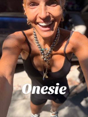 Video post by @shop.with.caroline on TikTok