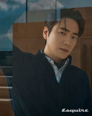 Image post by @esquire.korea on Instagram