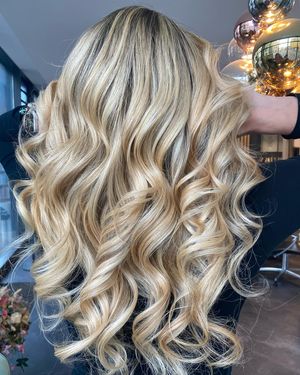 Image post by @enjoyhairstyling.aalen on Instagram