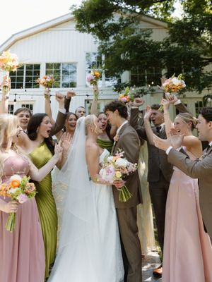 Image post by @vowdweddings on Instagram