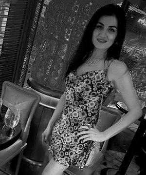 Image post by @zarinamunavarzadeh_official on Instagram