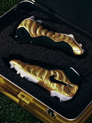 Image post by @football.equipment on Instagram