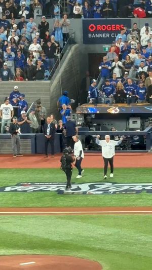 Video post by @theScore on Facebook