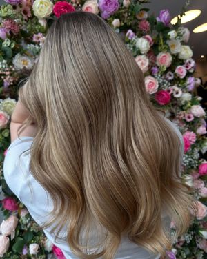 Image post by @enjoyhairstyling.aalen on Instagram