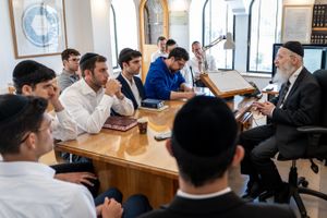 Image post by @aishyeshiva on Instagram