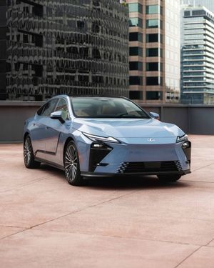 Image post by @discoverlexus on Instagram