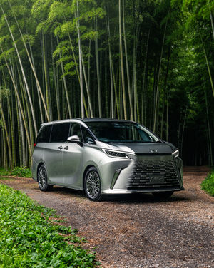 Image post by @discoverlexus on Instagram