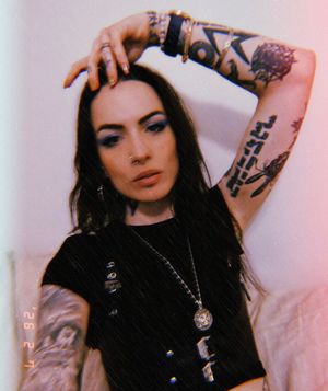 Image post by @cintiamars on Instagram
