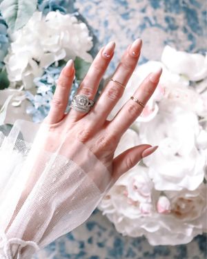 Image post by @impresslashes on Instagram
