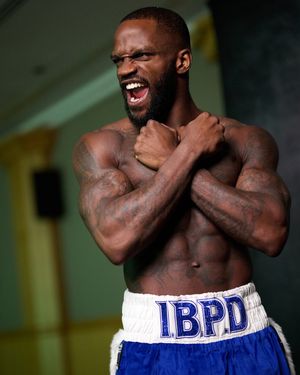 Image post by @MatchroomBoxing on Twitter