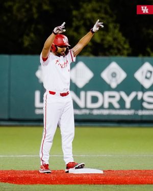 Image post by @uhcougarbb on Instagram