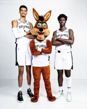 Image post by @spurscoyote on Instagram