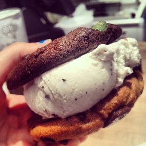 Image post by @insomniacookies on Instagram