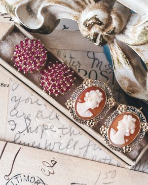 Image post by @maejeanvintage on Instagram
