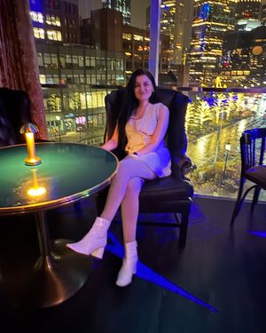 Image post by @zarinamunavarzadeh_official on Instagram