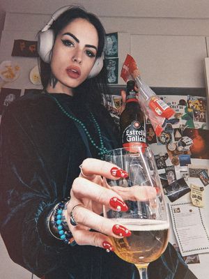 Image post by @cintiamars on Instagram