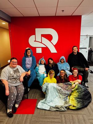 Image post by @redthreadads on Twitter