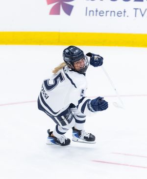 Image post by @unhwhockey on Instagram